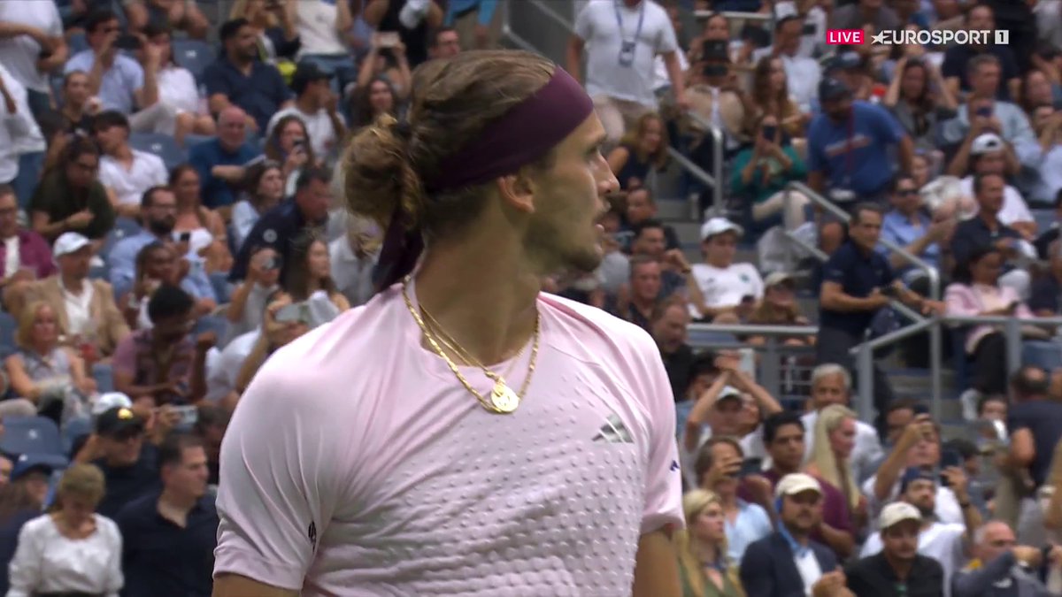 Eurosport_PL's tweet photo. XD

Gość nie wiedział, że właśnie wygrał Wielkiego Szlema 😆

Generacyjna pomyłka Saszy Zvereva 🤦‍♂️

#USOpen #USOpen2026 https://t.co/0A4k8n7L7W