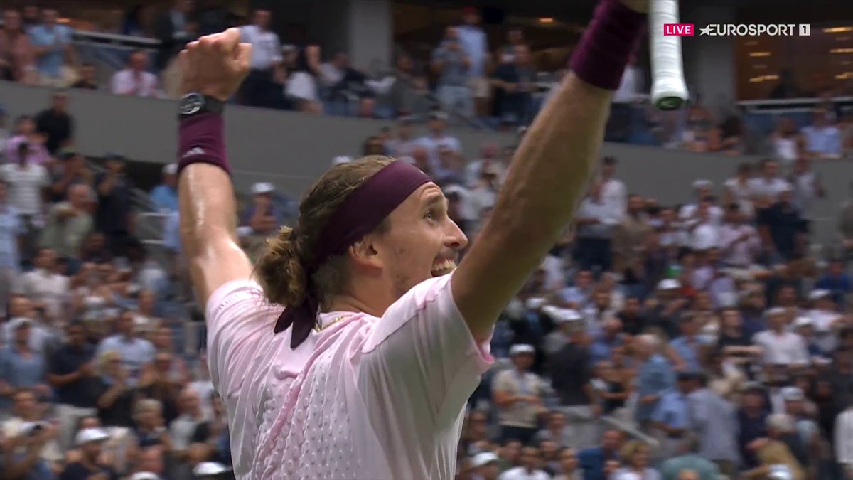 Eurosport_PL's tweet photo. XD

Gość nie wiedział, że właśnie wygrał Wielkiego Szlema 😆

Generacyjna pomyłka Saszy Zvereva 🤦‍♂️

#USOpen #USOpen2026 https://t.co/0A4k8n7L7W