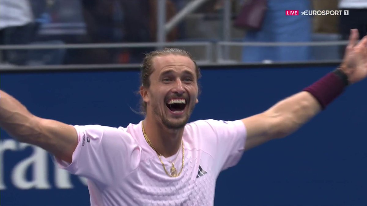 Eurosport_PL's tweet photo. XD

Gość nie wiedział, że właśnie wygrał Wielkiego Szlema 😆

Generacyjna pomyłka Saszy Zvereva 🤦‍♂️

#USOpen #USOpen2026 https://t.co/0A4k8n7L7W