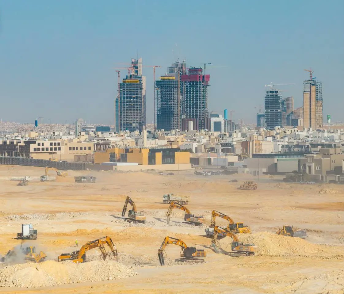 naifco's tweet photo. على قدم وساق أعمال تطوير مخططات السنة الأولى من برنامج التوازن العقاري في الرياض

تشمل البنية التحتية والطرق والمياه والصرف والكهرباء والاتصالات والحدائق

خلال السنة الأولى تم تخصيص أكثر من 10 آلاف أرض سكنية للمستفيدين بسعر لا يتجاوز 1,500 ريال لكل م² https://t.co/HWHQnELMbm