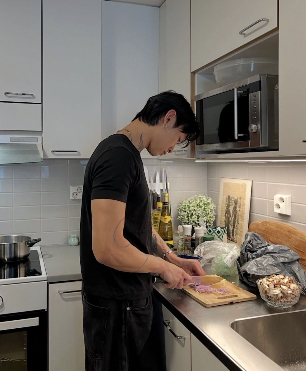 byekhaii's tweet photo. what’s up, my name is khai! i’m a chef at brine &amp; board. want you to show me the difference between your public story verses your private story. can be of you or just the stuff you would post #HTVINTRO feat. juno https://t.co/YP3d6M0YGc
