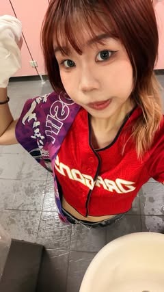 LilyJimenea5's tweet photo. D“uh gua bisa dua dua nya lagi😝🤗 #ThebestkepalacabangKatanya kalau gak cantik, minimal bisa cari uang lah” https://t.co/MoBDOulh2W