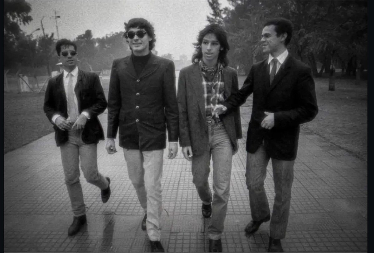 jupiteracervo's tweet photo. Os Cascavelletes posando no Parque Farropilha (1988) https://t.co/6IyQ9FrSxI