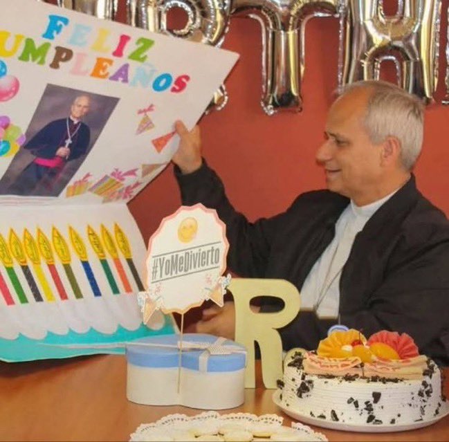 UniCatolicos_es's tweet photo. Setenta y un años de vida, servicio y esperanza.

¡Felicidades, Papa León XIV! https://t.co/0RxsWIlKOA
