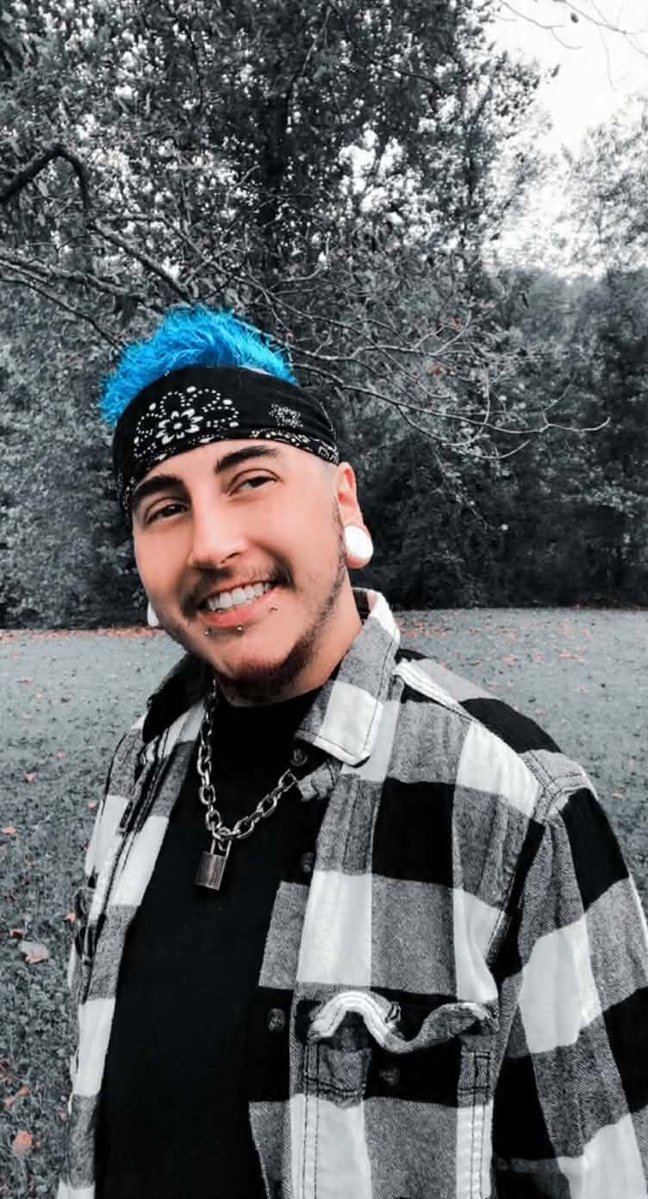 Shane5vlogz's tweet photo. Unfortunately, a lot of you all met me when I lacked boundaries and was a people pleaser. 
Let me reintroduce myself, hi I’m Shane. I burn bridges as needed🤷‍♂️💪🏻

#boundaries #healingjourney #shane https://t.co/QW6xaNeg5n