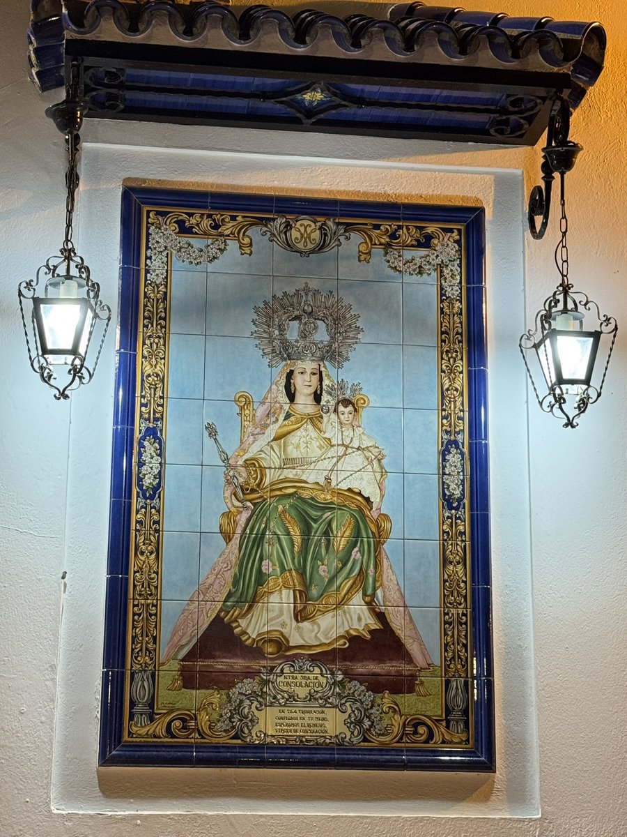 BMlasMercedes's tweet photo. 🔵 Últimos instantes de la procesión de subida en Cartaya. Nuestra Señora de Consolación a las puertas de su ermita.

🎶 “Siempre la Esperanza”
🎶 “Al cielo la Reina de Triana”

#SuenaLasMercedes https://t.co/KC7hFsSRwm