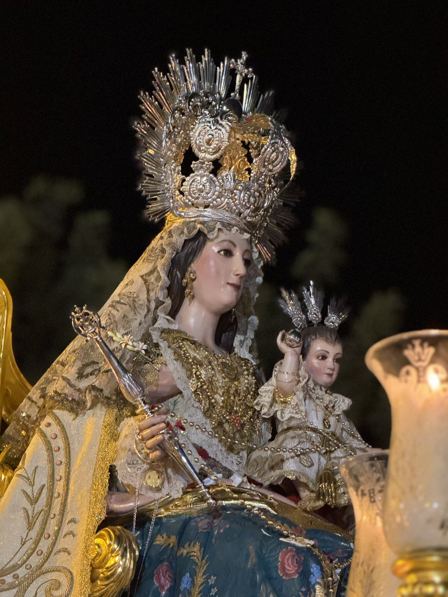 BMlasMercedes's tweet photo. 🔵 Últimos instantes de la procesión de subida en Cartaya. Nuestra Señora de Consolación a las puertas de su ermita.

🎶 “Siempre la Esperanza”
🎶 “Al cielo la Reina de Triana”

#SuenaLasMercedes https://t.co/KC7hFsSRwm
