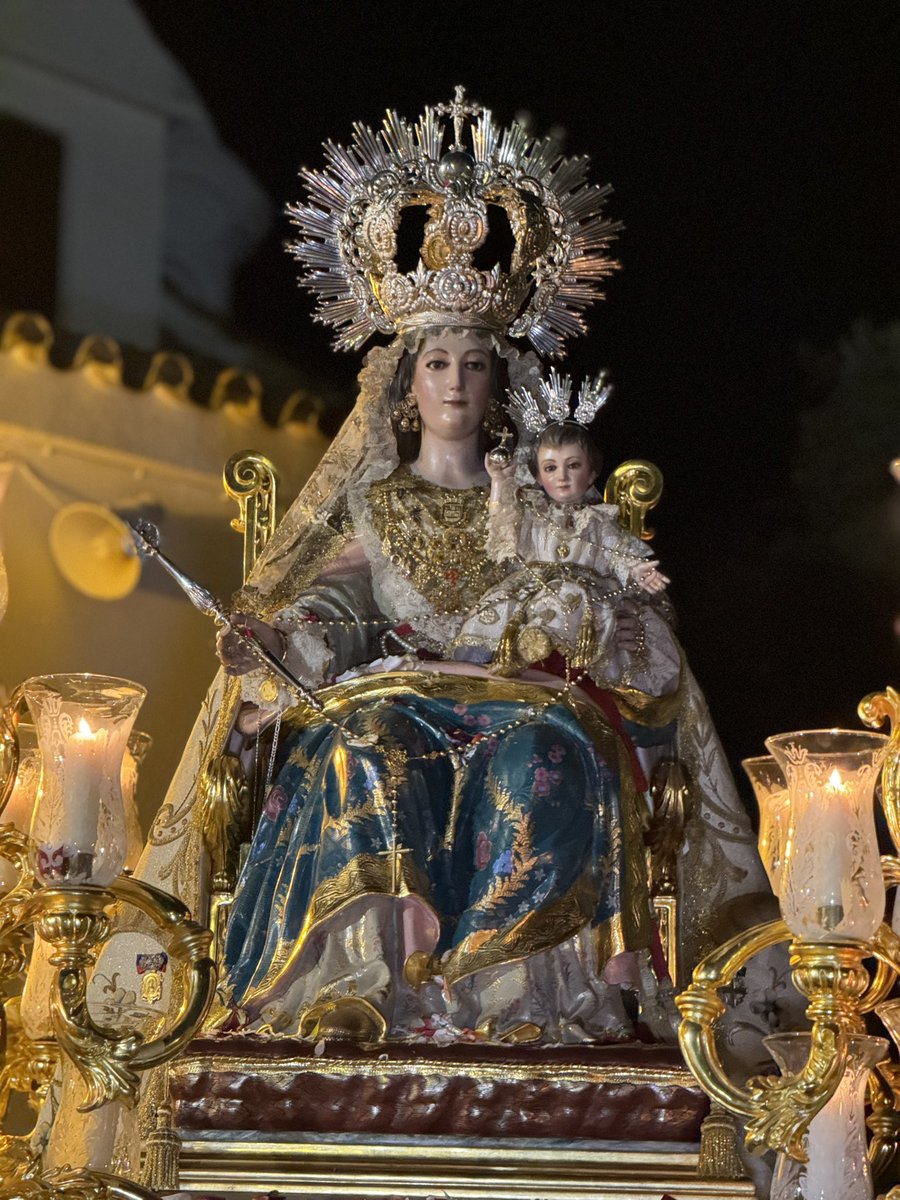 BMlasMercedes's tweet photo. 🔵 Últimos instantes de la procesión de subida en Cartaya. Nuestra Señora de Consolación a las puertas de su ermita.

🎶 “Siempre la Esperanza”
🎶 “Al cielo la Reina de Triana”

#SuenaLasMercedes https://t.co/KC7hFsSRwm