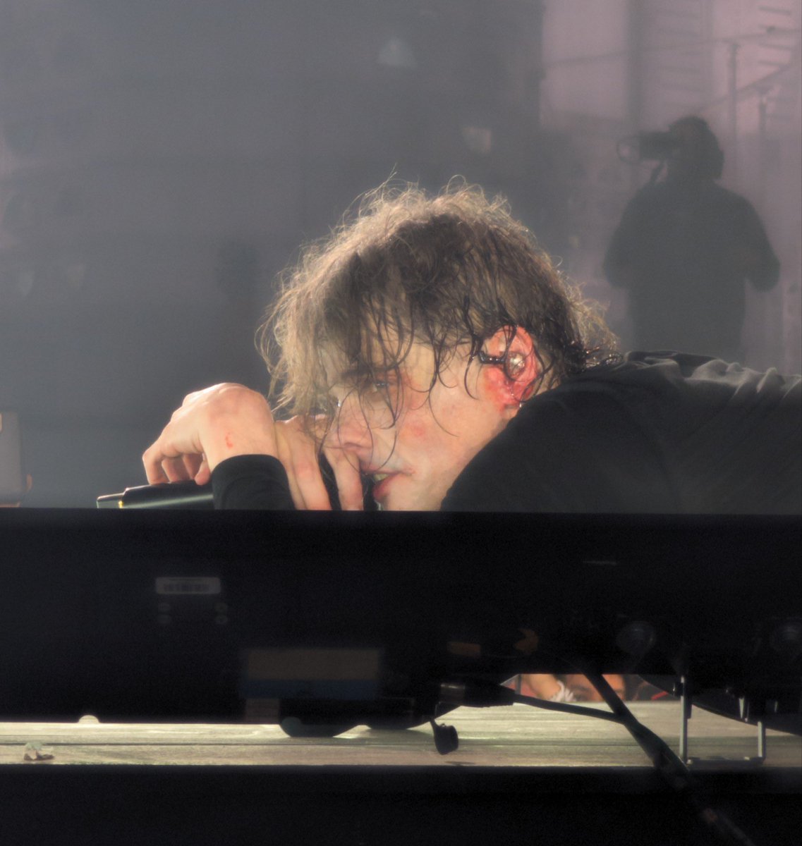 gorebugs's tweet photo. some pics of gerard having floor time… IM SICKK. hello beautiful Ohhh. credit to setulose on tumblr https://t.co/3hZsvA2YZh
