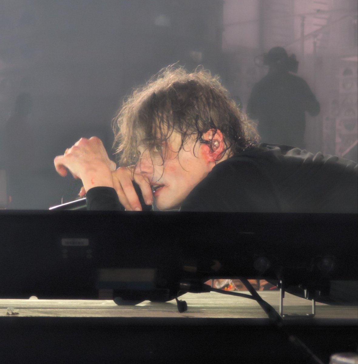 gorebugs's tweet photo. some pics of gerard having floor time… IM SICKK. hello beautiful Ohhh. credit to setulose on tumblr https://t.co/3hZsvA2YZh