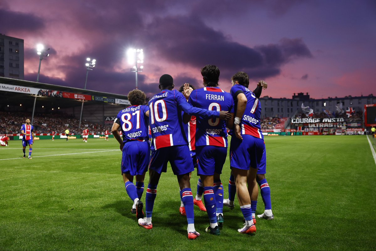 FerranTorres20's tweet photo. Primera victoria en @Ligue1 para rematar la semana 🦈❤️💙 https://t.co/7csior4wkp