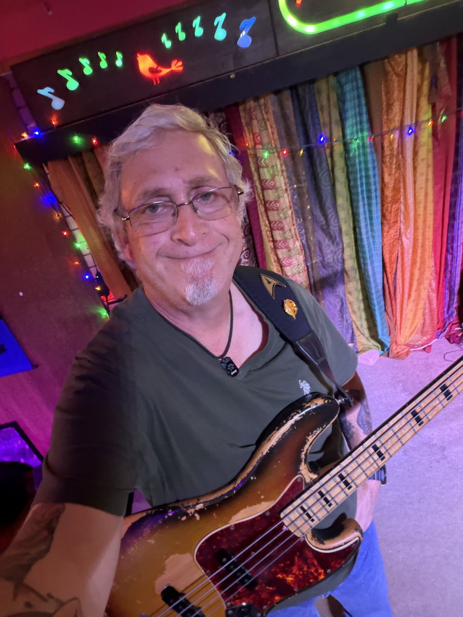 nsfwadventures's tweet photo. @KatySplash_1 Bass is my favorite instrument! https://t.co/JnyO2FArJA