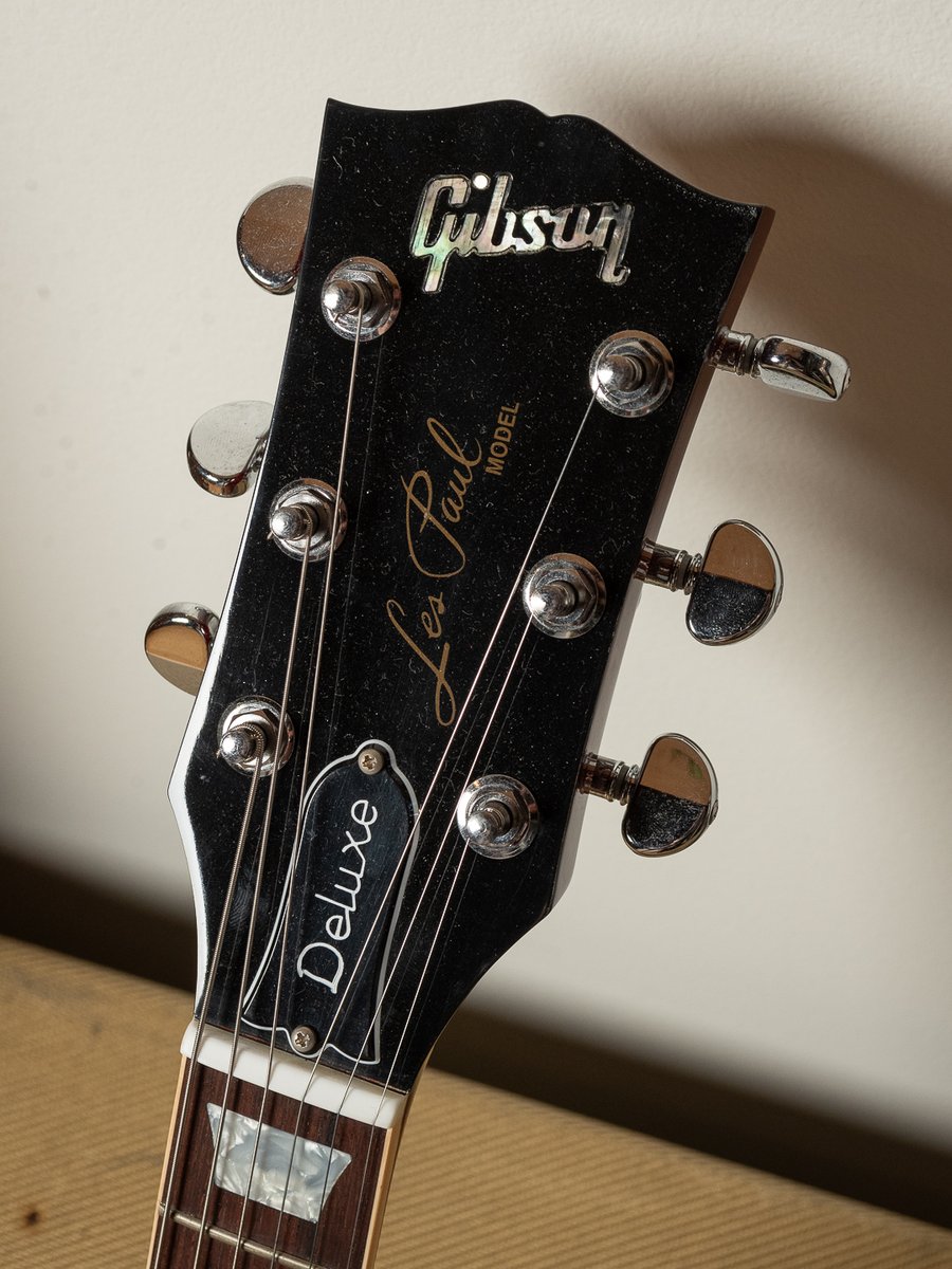 ChicagoMusicEx's tweet photo. https://t.co/lEThQENIUv | Who's willing to take home this 2005 @GibsonCustom Shop Pete Townshend 1970 Les Paul Deluxe, serial "PETE 184," available now at CME! Contact us to shop this guitar this #GibSunday, or click, call, chat, or visit us today! https://t.co/dAJAR0KydA
