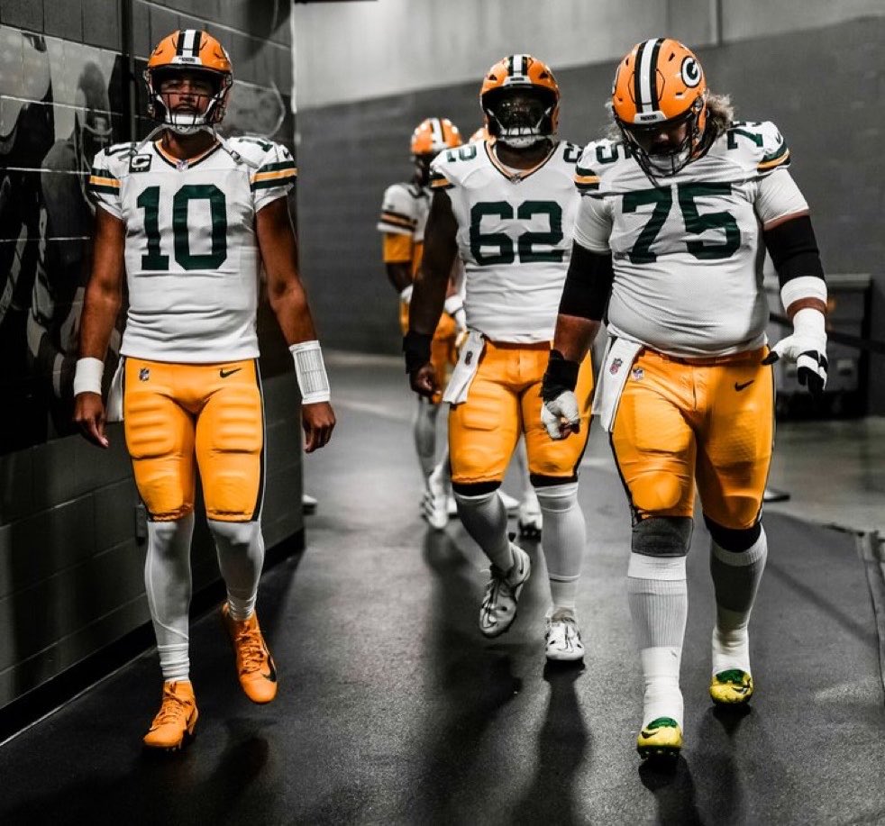 HoggNFL's tweet photo. Brian Flores is sending HEAT and the Packers offensive line is looking rough…
Jordan Love still balling…
🔥9/19
🔥199 yards
🔥2 TDS
#Packers 19 #Viqueens 10 https://t.co/3RKwGWg4hz