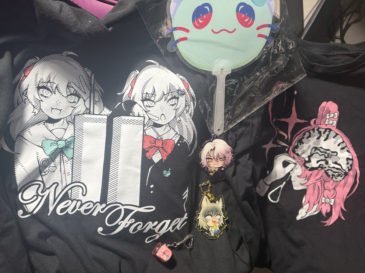 eepprraa's tweet photo. What a nice collection of stuff from MO’shi expo — it was so much fun; I was too busy painting cards for people to find but I’m glad I got to get some stuff! #moshiexpo https://t.co/LwKbL0e3dH
