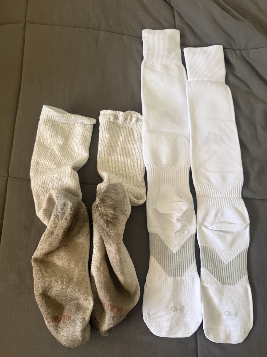 Dudestoes's tweet photo. A new pair arrived #mansocks #gayfeetfetish #gayfootfetish #mandirtysocks #malesocksfetish #malesocks #gaysocks #smellydudesocks #gaywhitesocks #malewhitesocks #hotmalefeet https://t.co/K1PV612dBF