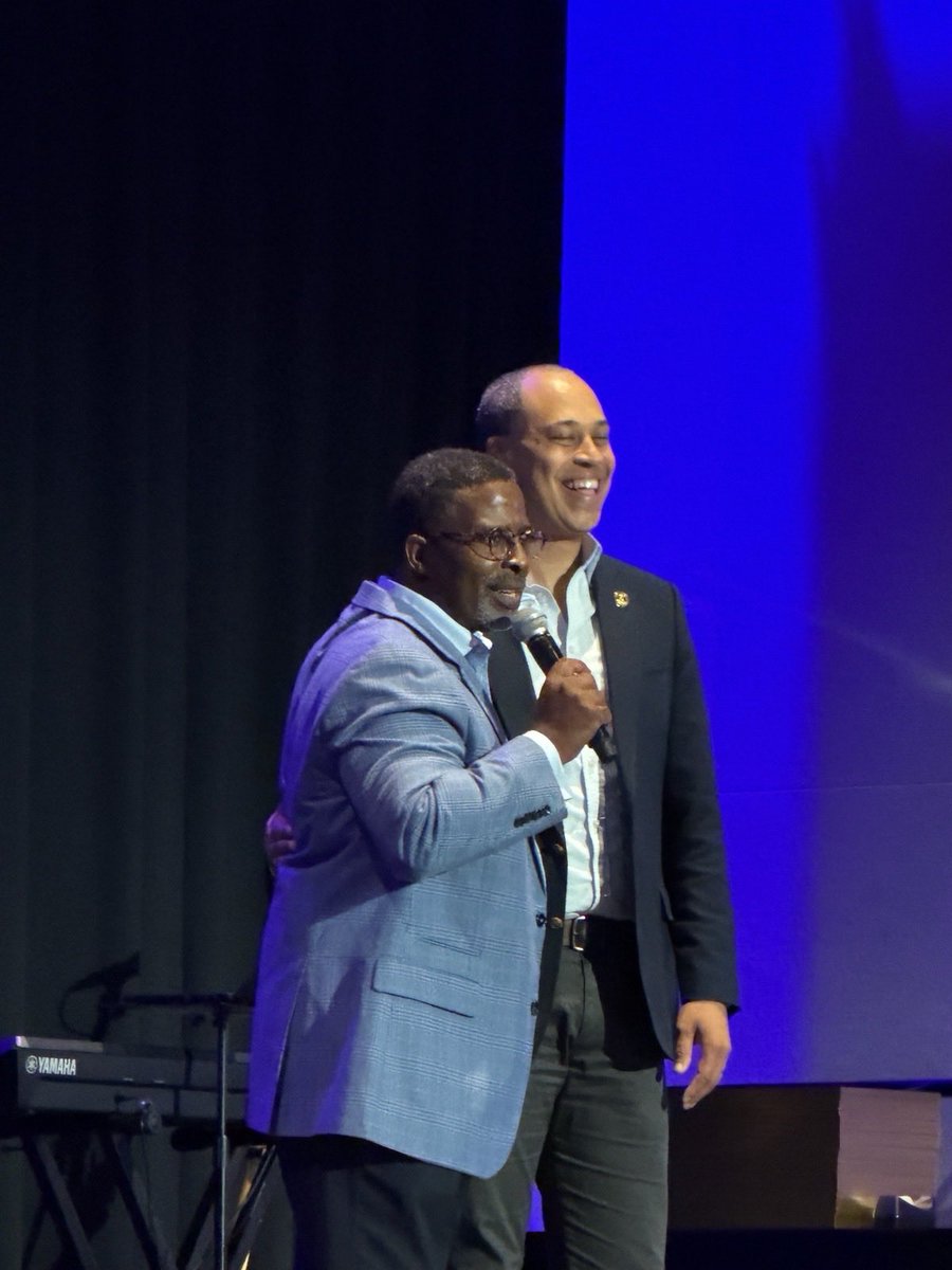 jonesjay's tweet photo. Cliff Hayes throws a heck of a good party and does even better work for Hampton Roads! Great to be in Portsmouth for Del. @CliffHayesJr’s kickoff. Couldn’t be prouder to call Cliff a friend. https://t.co/rpnb2npJn9
