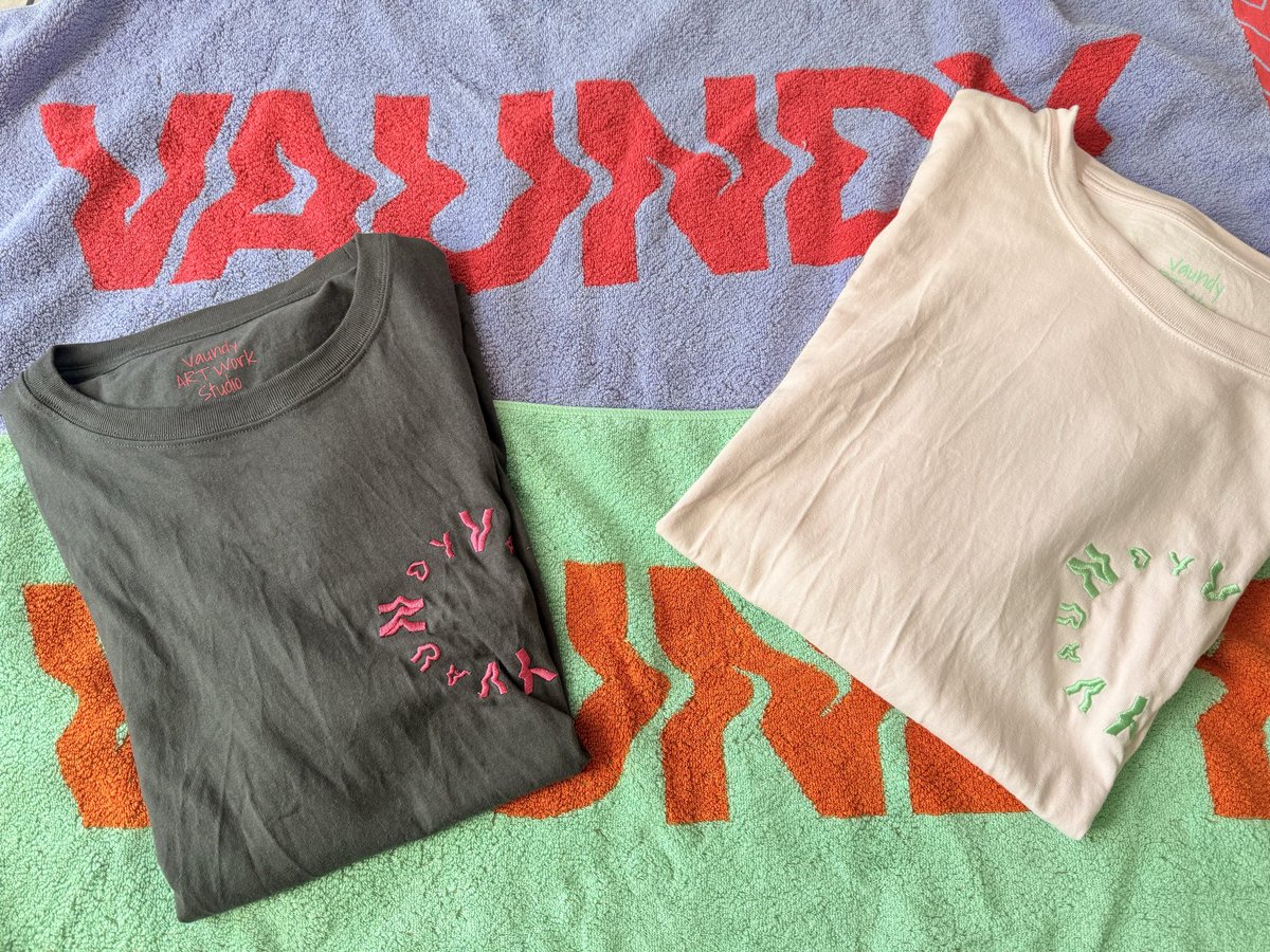 habi_tea's tweet photo. Tシャツ柔らかくて着心地が👍
買えて良かった〜たくさん着る‼︎

タオルの収納場所がどんどん狭まって行くのに可愛くて買ってしまうよね😍

#vaundy
#RIJf2026 https://t.co/CfGCfrgHdG