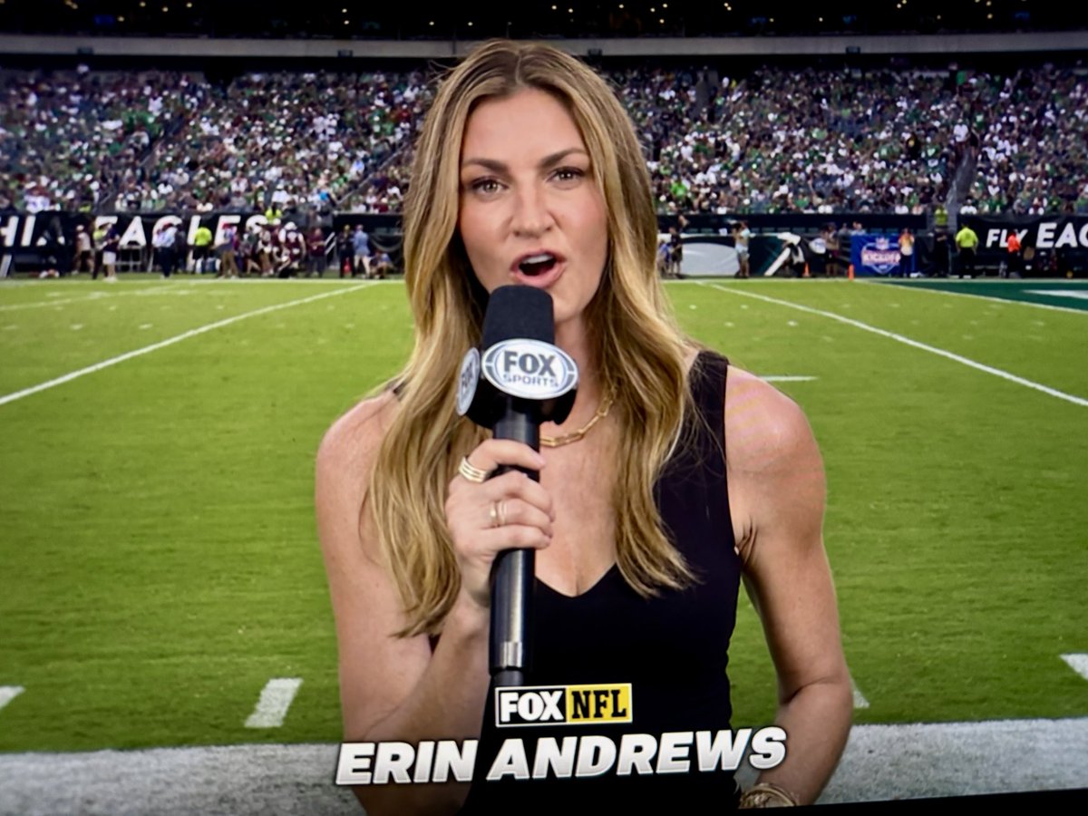 meine_NFL's tweet photo. Erin!!!
.
RIP #ranNFL 🪦 https://t.co/QLMldp73L8