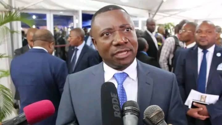 HenocSakaya's tweet photo. Il a dit: " Le président qui résiste à Kagame, c’est Félix Tshisekedi, et  la solution".
@ngoyikasanji11 

Résister à Kagame, est-ce un soubassement du  maintien au pouvoir ? https://t.co/QuaVL9jDsf