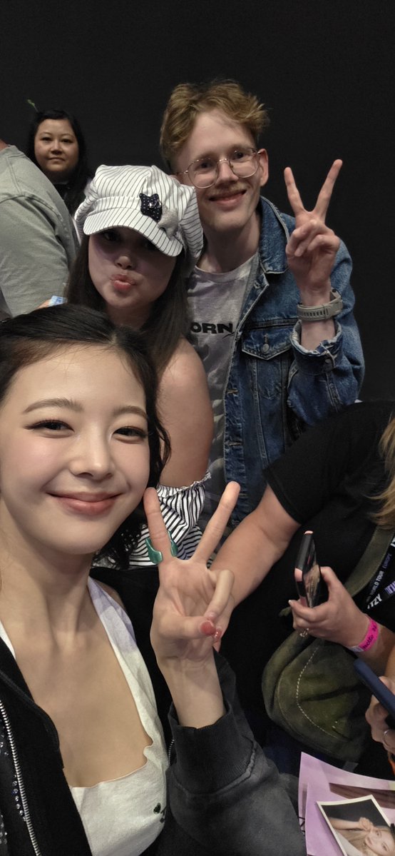 Milenbrooo's tweet photo. #itzy this was so amazing even tho I couldn't get a photo with  Ryujin my bias i still loved it so much https://t.co/A84iHpJ5So