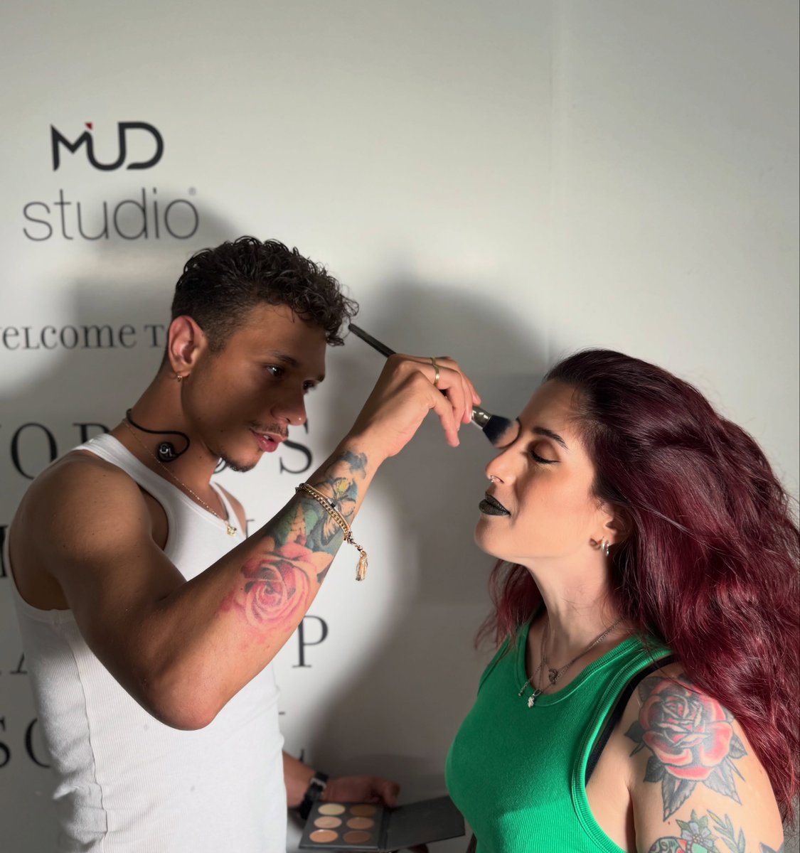 nikypy's tweet photo. Labbra definite, carattere deciso: il dettaglio che completa ogni look. Make-up by LEOS SIGNATURE BEAUTY. https://t.co/ZJ0a4tbV7V