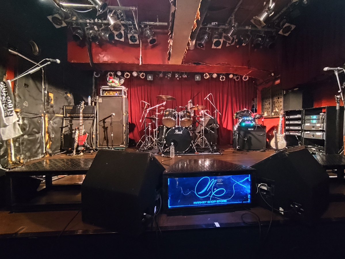 axe_GRBK's tweet photo. 10年間お疲れ様。
知ってからずっと何だかよく分からない距離で観ていた記憶。
カッコよく最高な締めくくりだったね👍
時間が無いまま時が過ぎそうだ
#MARKETSHOPSTORE https://t.co/xHA6JleBfG