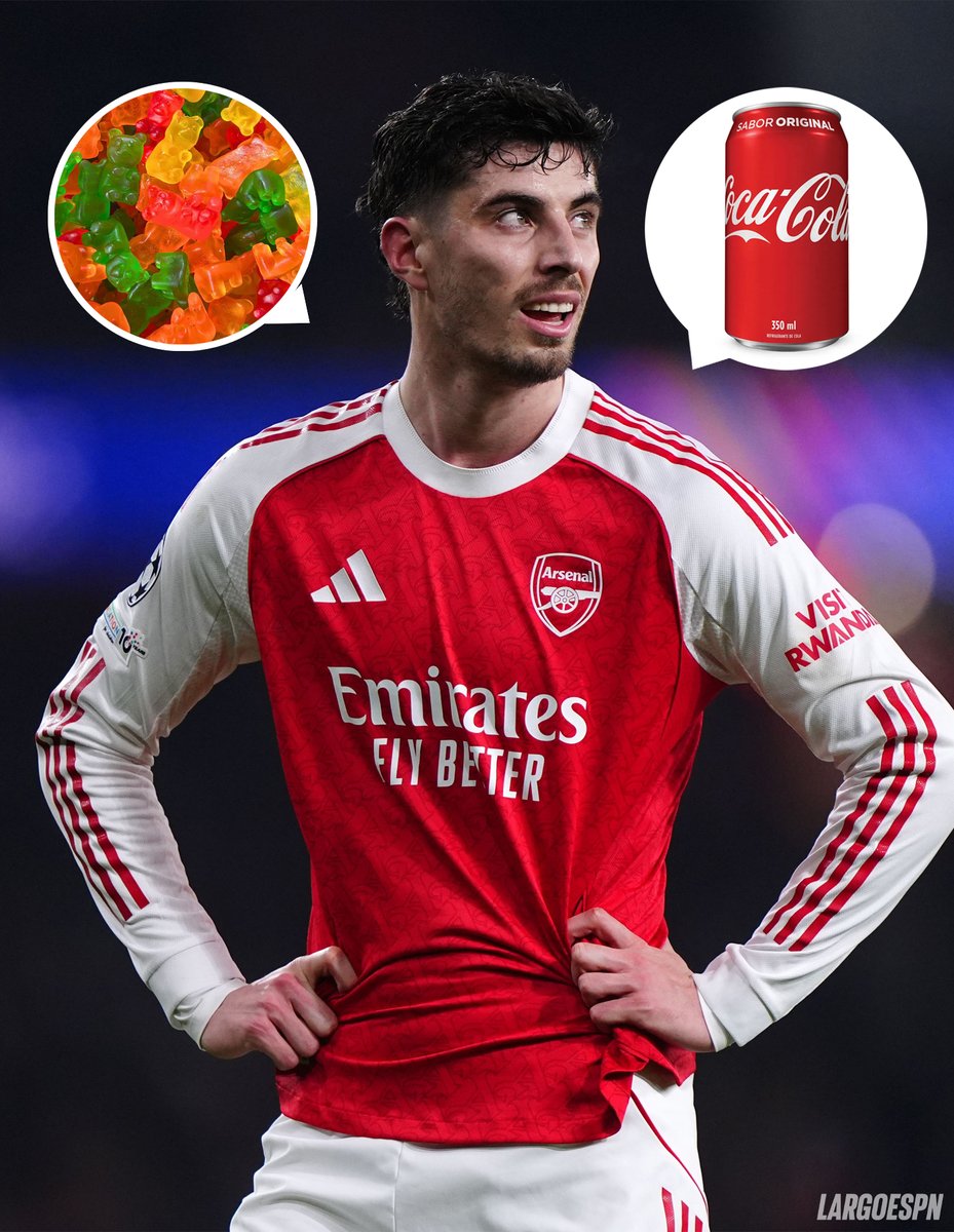 LARGOESPN's tweet photo. Kai Havertz surpreendeu ao revelar uma mudança inusitada em sua dieta durante a passagem por Londres. 

No início, um nutricionista cortou completamente o açúcar da rotina do jogador. No entanto, tudo mudou quando um novo profissional apareceu e deu uma ordem surpreendente: 

🗣️ "Você precisa de Fanta e Coca-Cola. No intervalo dos jogos, ursinhos de goma, Skittles e mais refrigerante."

Havertz seguiu a nova estratégia à risca e afirmou que voltou a se sentir cheio de energia em campo.