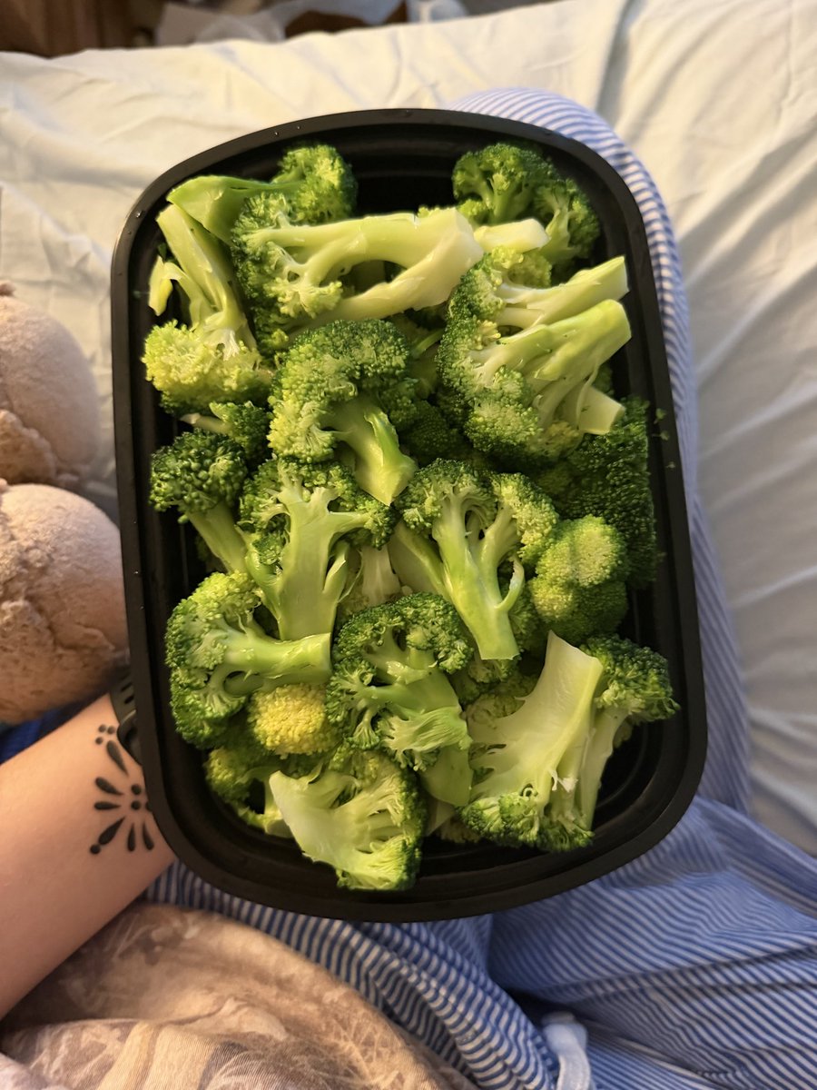 t1nybatss's tweet photo. yumm yumm yum https://t.co/rYhHniUd4w