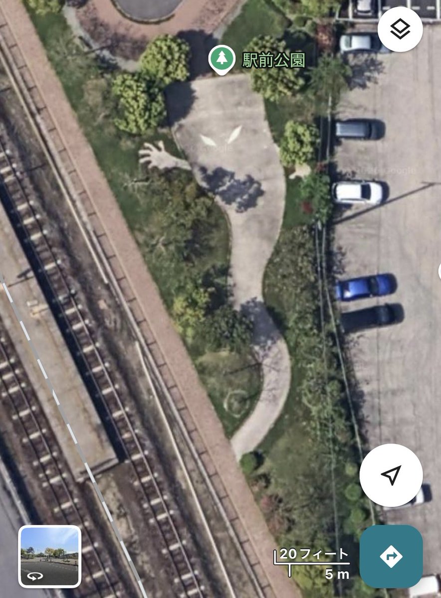 tomashibadaisen's tweet photo. えーーー？！世紀の大発見かもしれないわん…。
妖怪の街、鳥取県境港。
地図のレベルで妖怪化してたわん。
駅前を上から見ると、まさかの一反木綿。 これは気づけないわん。 https://t.co/opQGzati9c