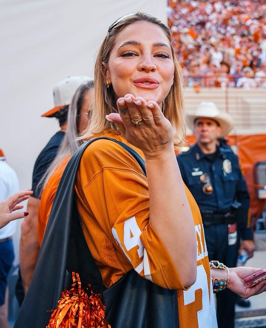 tangledmindz's tweet photo. 🧡 🏈 🧡 https://t.co/558J77FQ99