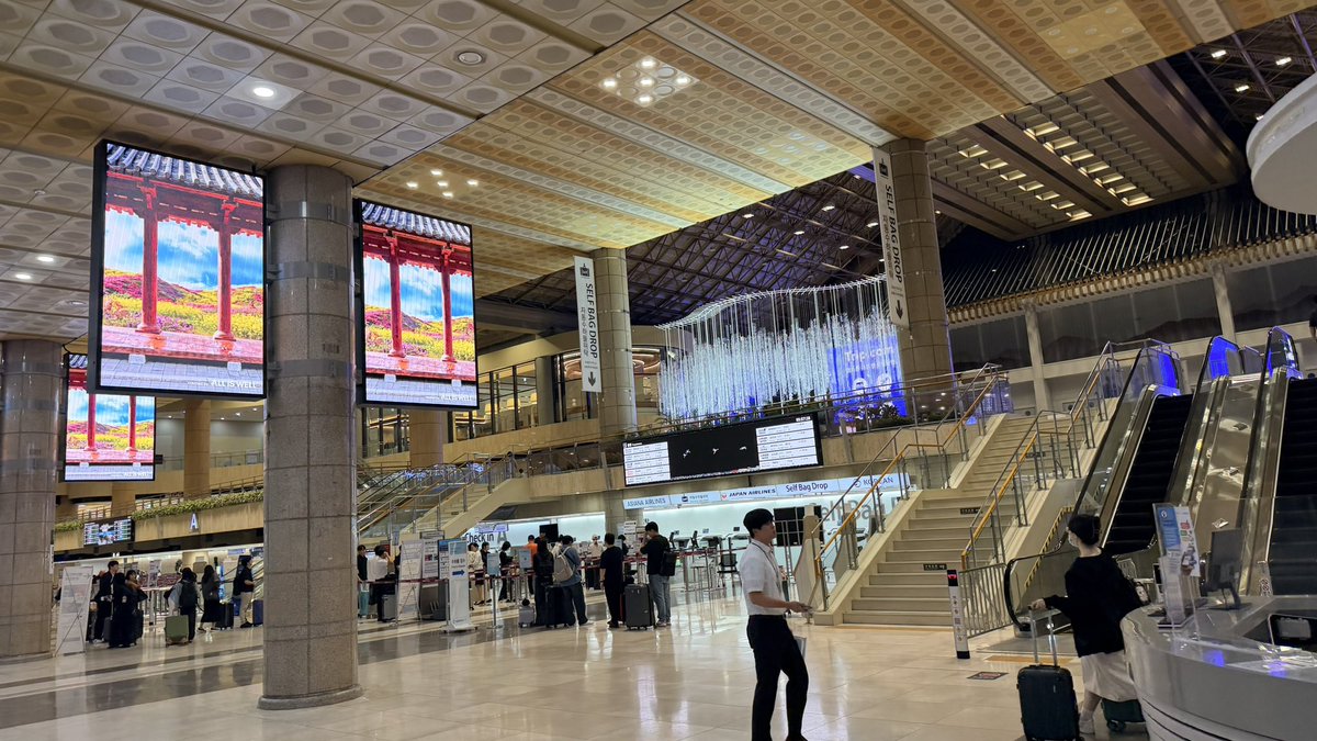 hikalulin's tweet photo. 朝4時半に起きて、韓国同僚が車で仁川から金浦空港まで送って��れて、無事にチェックインして免税品の受け取りも済ませて、ゆっくりラウンジで食事できた。
来月末にまた友達と韓国旅行をする予定。今度は現地の友達に梨泰院を案内してもらいたいと思う。 https://t.co/pPqk5OzkQF
