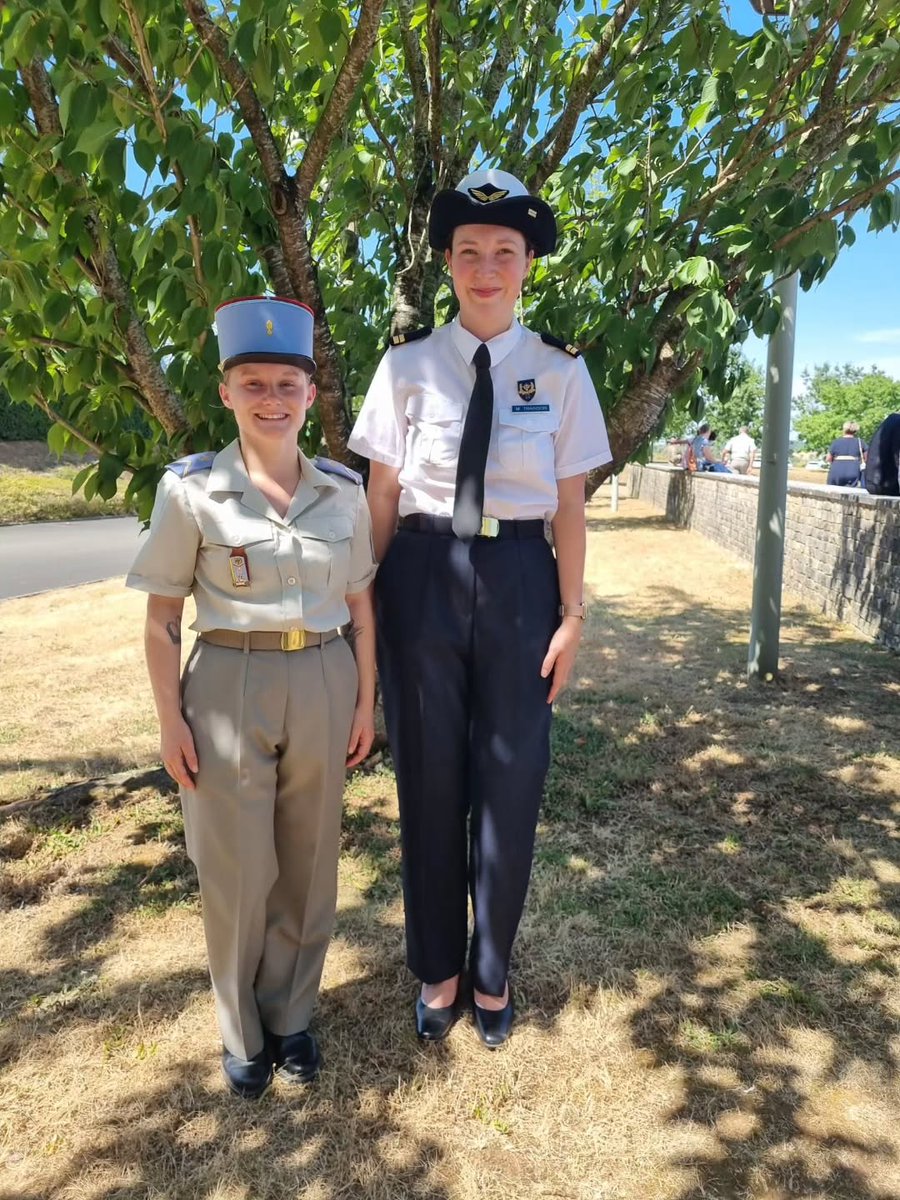 88Castillo18's tweet photo. Un nouveau départ! Je suis devenu sergent grâce au soutien de ma famille, de mes amis et à la formation de mes cadres. Merci à @mathilde. trainson d’être ma marraine. Cherchez-moi : je suis tout devant! https://t.co/oJ69Vhvbkv