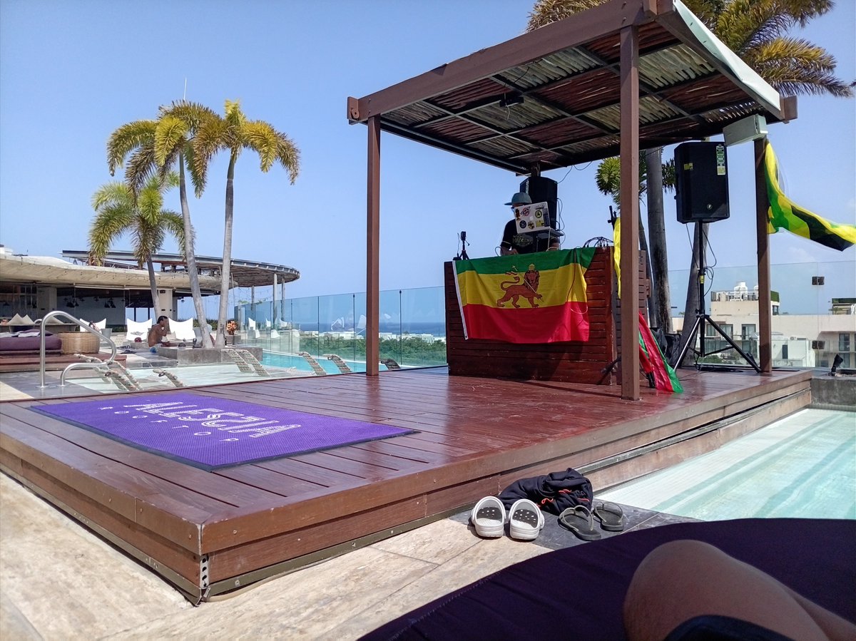 A_vaz666's tweet photo. Quién en playa? #single #pdc #playadelcarmen #bi https://t.co/bWDiPOqJBr