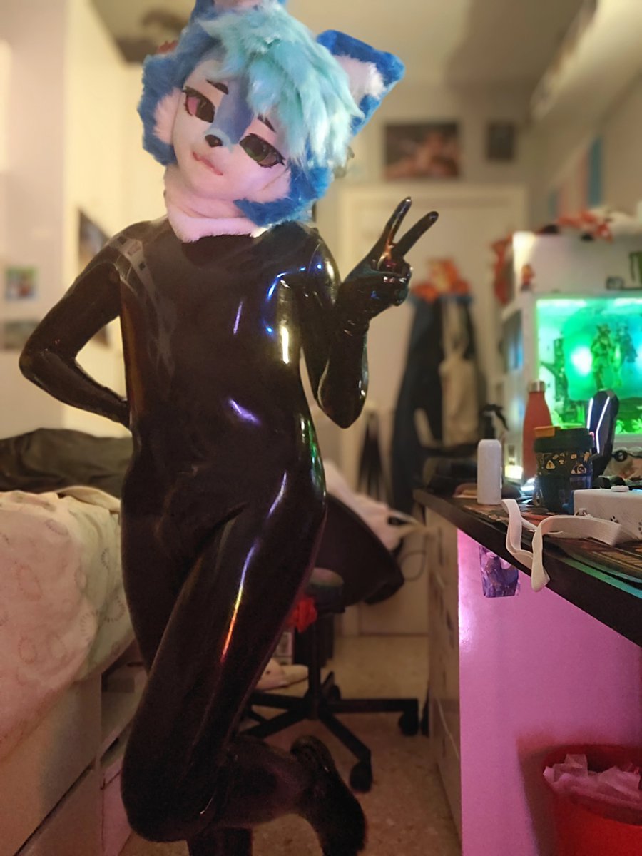 RubberShox's tweet photo. Striking a pose! ✨ Showing off the full-body look today—feeling so cute and shiny in these! Which one of these poses is your favorite? 📸
#Furry #Fursuit #Kemono #LatexFurry #RubberFurry #Fursuiter #Shiny #AltFurry #FurryFandom #StrikeAPose https://t.co/ZcRVlojtKz