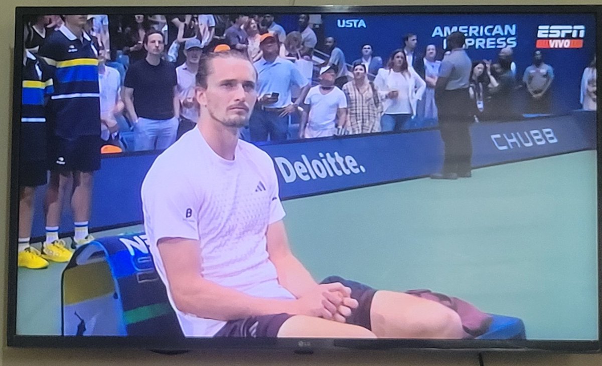 Mediagalleta's tweet photo. Esas 50 derrotas ante Djokovic, Federer, Nadal, Murray, Alcaraz, Del Potro y Sinner...
Esos 15 años de frustraciones y de ser el primero de los perdedores...
Esos interminables pinchanzos de insulina entre juego y juego...
Admito que estoy feliz por Alexander Zverev...
@usopen https://t.co/gR7tnigSG7