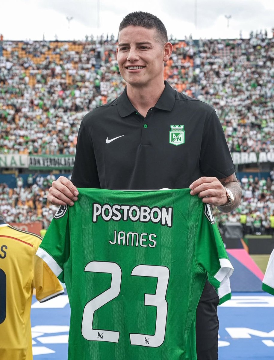 VBarCaracol's tweet photo. 💚✨️“BIENVENIDO A CASA, JAMES. GRACIAS POR SIEMPRE, DAVID”

🇨🇴⚽️El Atanasio Girardot fue escenario de dos momentos inolvidables para el fútbol colombiano y dejo un recuerdo imborrable 

📻📷#ElVbarCaracol Siempre en vivo, todos los días https://t.co/tjI9U0wWVX