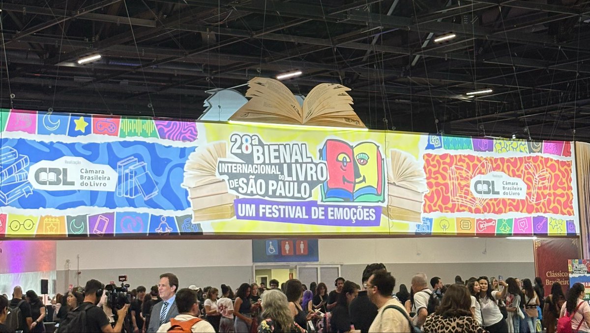litteraverso's tweet photo. 🚨 Bienal do Livro de São Paulo encerra edição de 2026 com recorde de público com 760mil pessoas nos dez dias de evento.

Em 2024, foram 722mil visitantes. Informação por CNN Brasil. https://t.co/FUSrR1S0xV