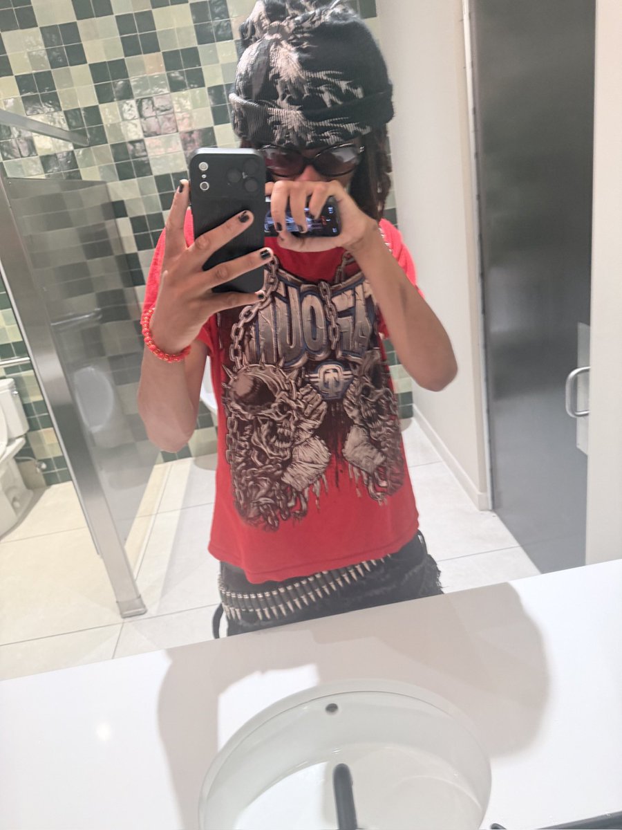 hellokevy's tweet photo. I miss when it was socially acceptable to be wasted on a Monday https://t.co/WO4nlkMiZf