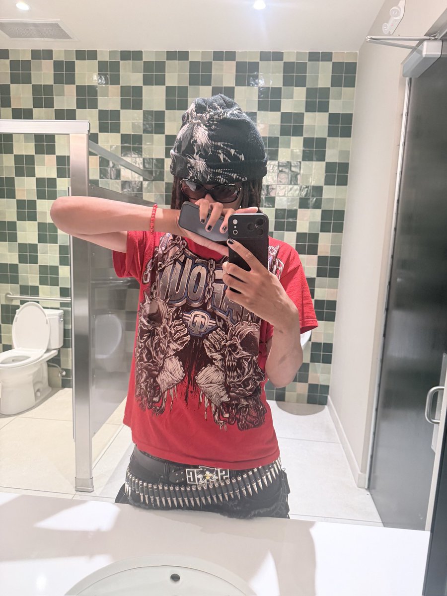 hellokevy's tweet photo. I miss when it was socially acceptable to be wasted on a Monday https://t.co/WO4nlkMiZf
