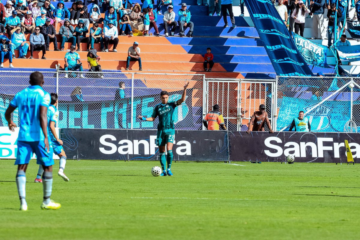 RonaldPin_'s tweet photo. ¡EMELEC TERMINÓ DÉCIMO Y ASÍ SERÁ EL CUADRANGULAR! 🏆 🔵

Fecha 1 
Cse Vs Libertad.

Fecha 2 
Cye City Vs Cse.

Fecha 3 
Leones FC Vs Cse.

Fecha 4 
Cse Vs Gye City.

Fecha 5 
Cse Vs Leones FC.

Fecha 6 
Libertad Vs Cse.

Si libertad Gana y Bsc pierde, los canarios pasarán a jugar el cuadrangular y habría clásico del astillero.