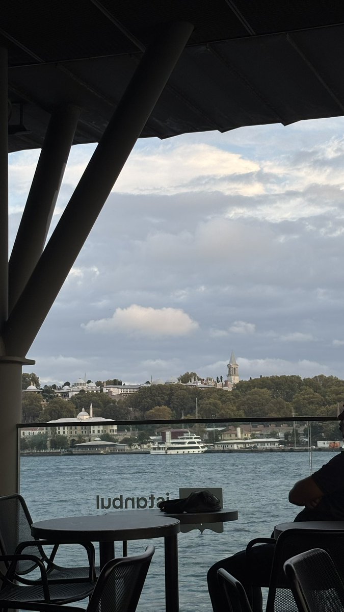 buseealtntp's tweet photo. İstanbul’u romantize ediyorum. https://t.co/5UpINuaik7