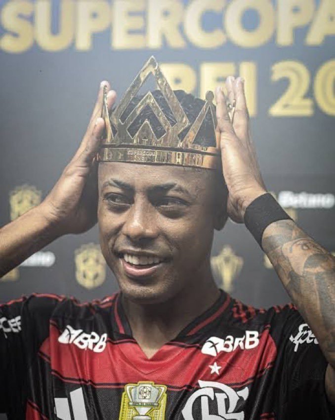 OficialSala12's tweet photo. Bruno Henrique com a camisa do Flamengo:

🏟 377 jogos
⚽️ 119 gols
🅰️ 62 assistências
🏆 18 títulos
 
🏆🏆🏆🏆🏆🏆 Carioca
🏆🏆🏆 Libertadores
🏆🏆🏆 Brasileirão
🏆🏆🏆 Supercopa
🏆🏆 Copa do Brasil
🏆 Recopa

ÍDOLO ETERNO DO FLAMENGO https://t.co/63VWm2XFuZ