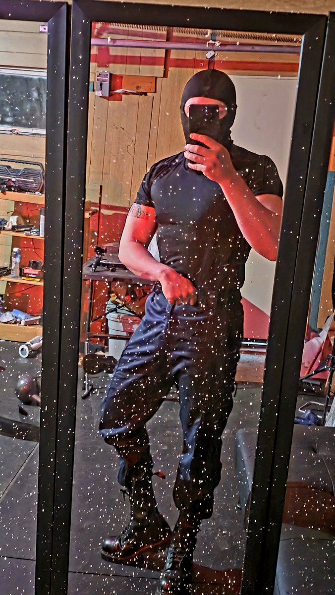 LustAuthority's tweet photo. Another wonderful day inside with the rain. If only I had some play things to entertain me inbetween gym sets.

#maskedmen #bdsm #kink #sfw https://t.co/zeUilrCxFT