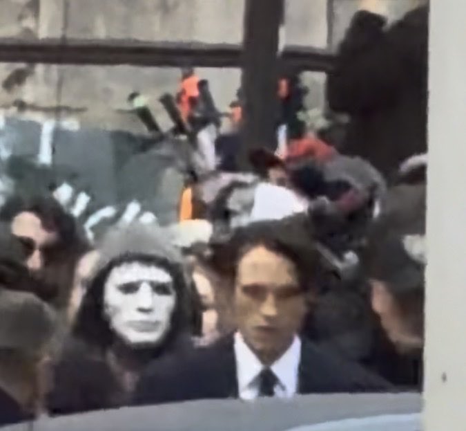 ephraimwindex's tweet photo. Bruce it’s fucking Dr. Doom right behind you bro https://t.co/7ogTaUo3ey
