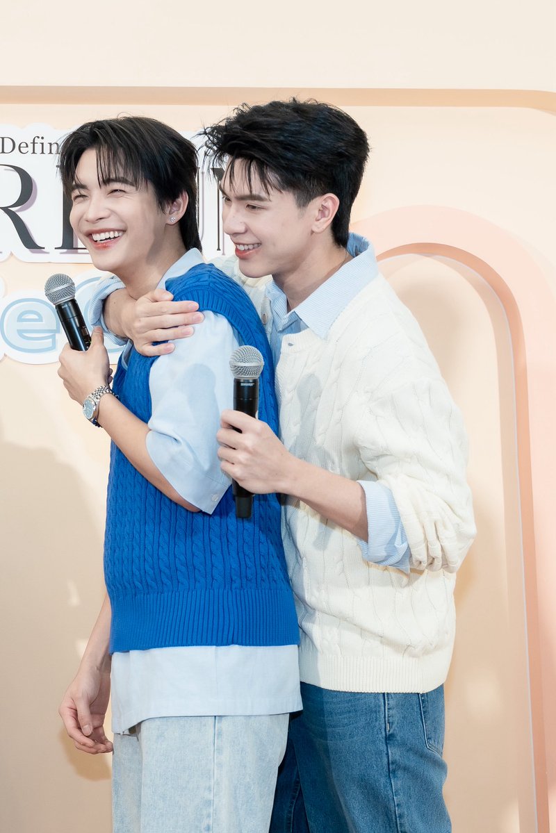 Joyberry69's tweet photo. เริ่มเช้าที่สดใสกับรอยยิ้มและการโอบกอดจากพายกอล์ฟกันน้า❤️

BESTIE WITH PIEGOLF 
#PAREUNxPIEGOLF
#piegolf
 #พริกแกง https://t.co/9Q5tIuw0Cx