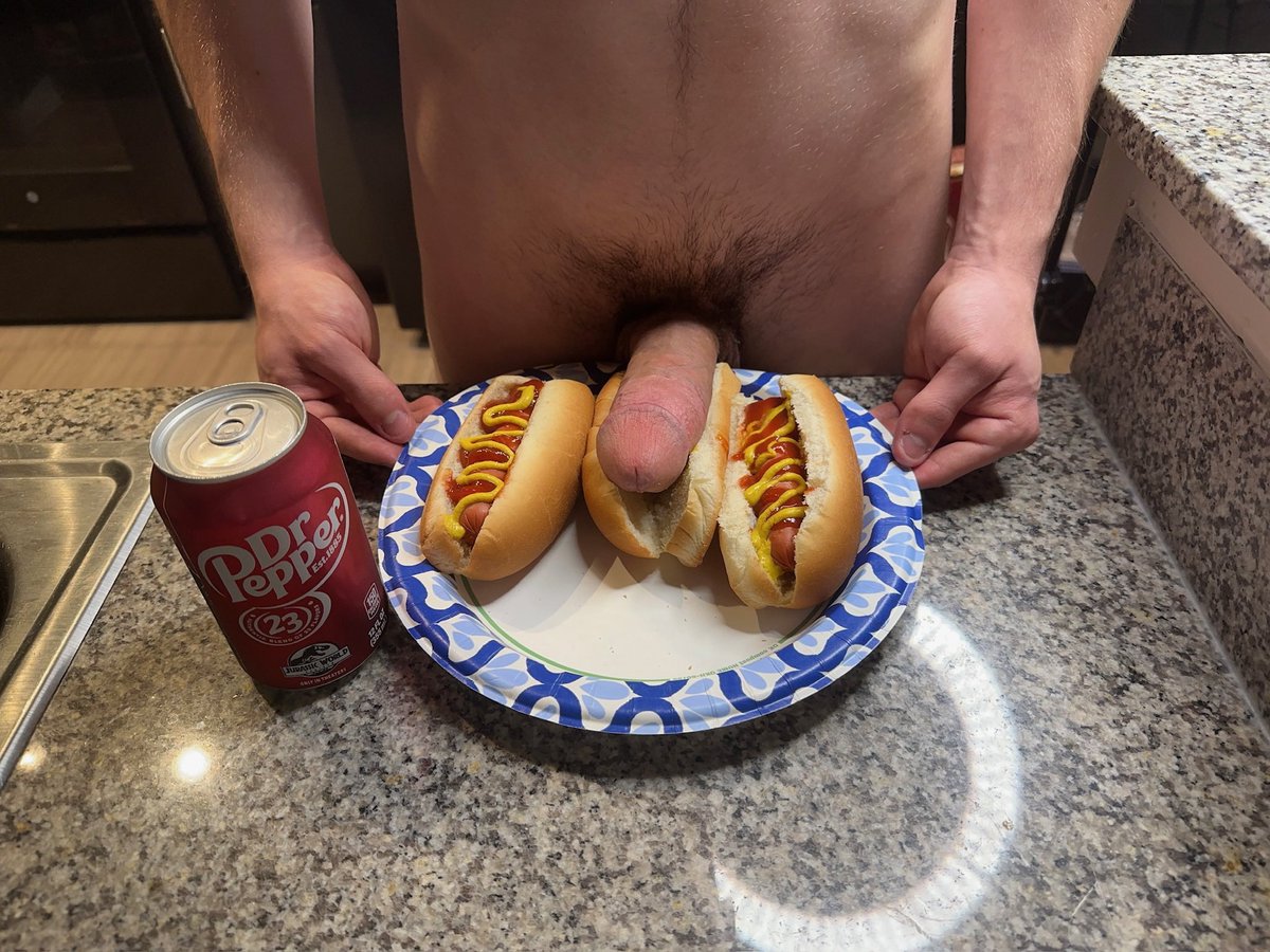 AriSebastixwyj's tweet photo. Hot dog is ready🍆🤤 https://t.co/YBsC80A9WS