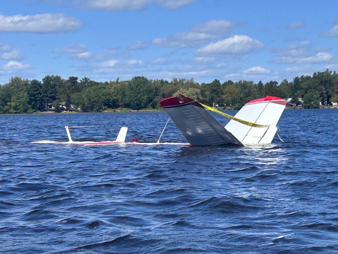 scarlett4kids's tweet photo. A reporter for the Milwaukee Journal Sentinel stated that the harrowing experience of @TomTiffanyWI was not that big of a deal, as the pilot performed an emergency landing of the aircraft(which had lost power during descent in the middle of the night) into a lake that was 30 feet deep. What the?!

The reporter is a white woman.