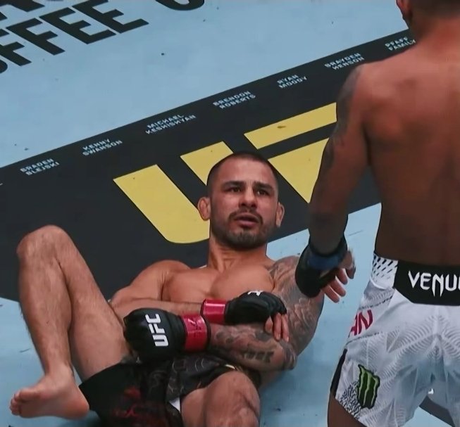 WonderbreadMMA's tweet photo. "I didn't want to show him I have injury"

WHAT THE FUCK IS THIS THEN PANTOJA LMAOOOO BRO YOU WERE TERRIFIED OF THE VAN 😭😭😭😭😭 https://t.co/lXadslOyCW