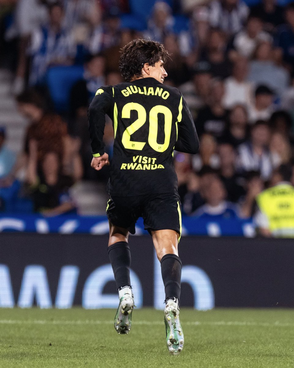 giulianosimeone's tweet photo. Qué lindo es poder marcar para este escudo!!
Muy contento con la victoria y con poder ayudar con la entrega de siempre y con un gol. Seguimos todos juntos!!
¡Forza @Atleti! https://t.co/w27w0YgkEb